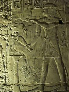 Nástenné maľby slávnych chrámov starovekého Egypta odhaľujú tajomstvá použitia a výroby esenciálnych olejov